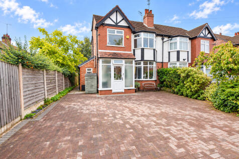 4 bed semi-detached house for sale Carrsvale Aven
