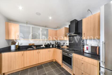 St Davids Square, Is