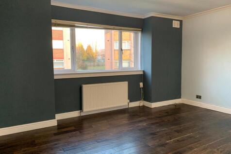 Well presented and spacious 2 bedroom property in excellent locale. Close to a host of amenities and with easy access into CC. 2 double bedrooms, kitchen, bathroom, living room. Call to view. Availabl