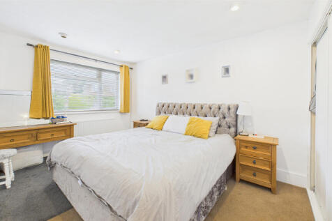 CAM04968G0-PR0044-STILL015