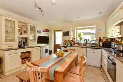 Kitchen/ Dining Room