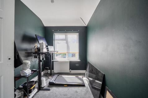 Barton Way - Bed 3.jpg