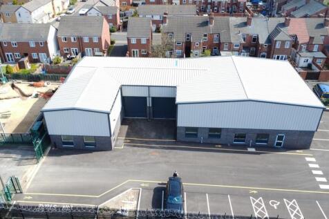 Warehouse to rent in doncaster