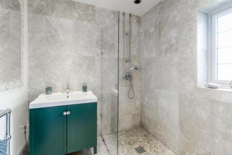 1 Knowle Hill, Hurley