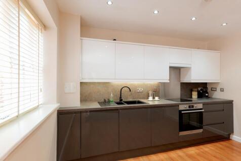 OPEN PLAN KITCHEN AND LIVING ROOM