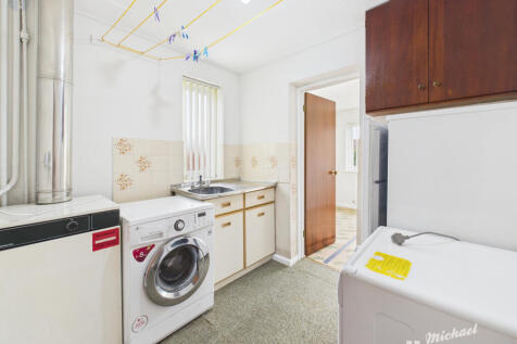 CAM03852G0-PR0437-STILL016