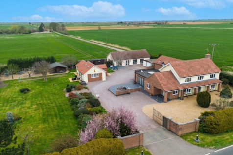 Set in the beautiful Lincolnshire countryside, thi
