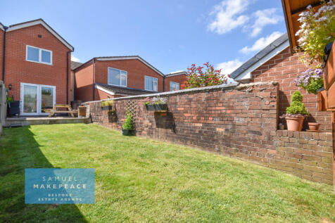 Two Bedroom Cottage with Upstairs Shower Room