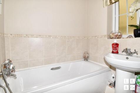 MIDDLE FLOOR BATHROOM