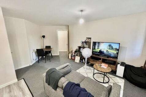 **BRILLIANT APARTMENT**HIGH SPECIFICATIONS THROUGHOUT **PARKING**GREAT LOCATION** SECURE DEVELOPMENT**FULLY FURNISHED**STOCK PHOTOS**