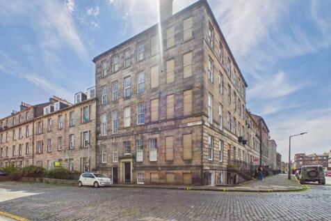BOOK YOUR VIEWING ONLINE AT 1LET.CO.UK A beautifully presented, fully furnished 2-bedroom property located on East Broughton Place in the heart of Edinburghs highly sought-after New Town.