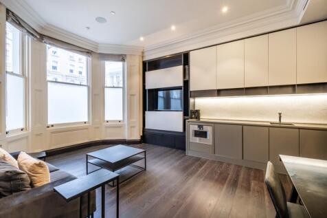 Set in the heart of vibrant Knightsbridge, this charming period apartment offers a distinctive living experience. Featuring a spacious bedroom and tasteful furnishings throughout, the property combine
