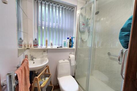 Ground floor shower room/en-suite