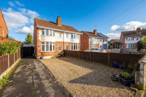3 bed semi-detached house for sale