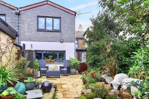 3 Bedroom Mid Terraced House for Sale