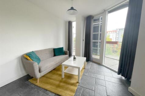 Excellent two-bed apartment situated on the 3rd floor of the prestigious Park Central Development. Property consists of large open-plan living room and kitchen with fitted appliances. Furnished to a v