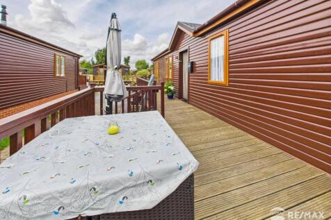 Seating Area Decking.jpg