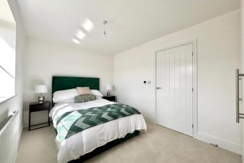 WhatsApp Image 2025-09-15 at 16.37.35_0b644118.jpg