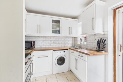 CAM03729G0-PR0163-STILL012