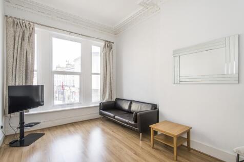 A well-presented one-bedroom flat ideally situated on the popular Earls Court Road, offering excellent access to local shops, cafés, restaurants, and superb transport links.