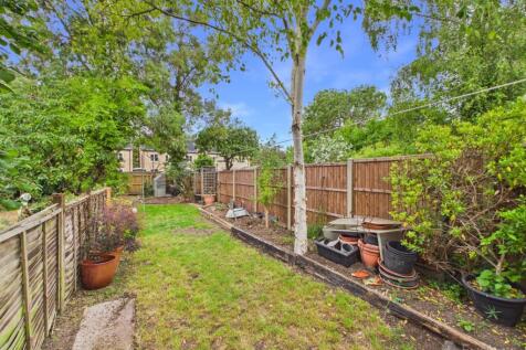 Garden- Mark Stephens EweMove Newmarket and Soham