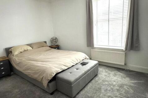 MASTER BEDROOM.jpg