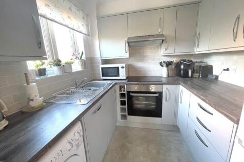 1 Silverwood Cour...