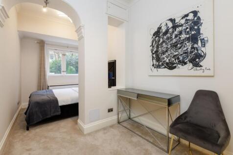 Southwick Street ...