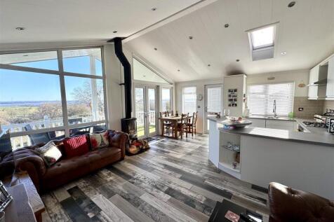 OPEN PLAN KITCHEN/LIVING/DINING ROOM
