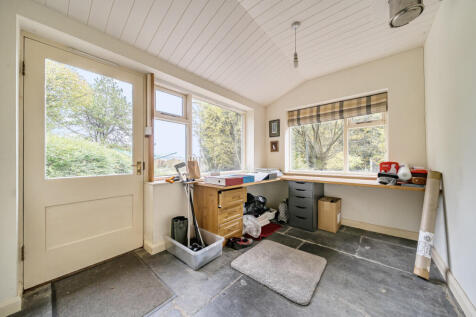 1362744-4-68ee922...