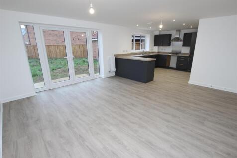 OPEN PLAN FAMILY KITCHEN