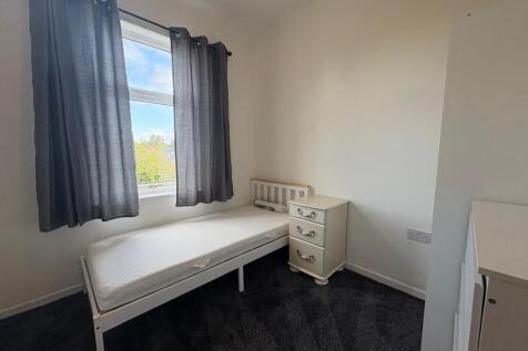 ** Zero Deposit Guarantee Available **
HOUSE SHARE, ALL BILLS INCLUDED. Available for immediate move to this recently refurbished house share in the prime location of L19. This property is within walk