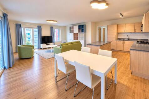 Spacious and Bright Living Room 3