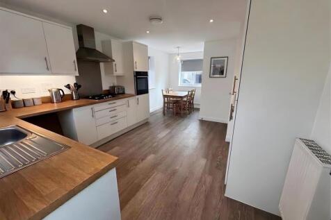 27 - kitchen.jpg