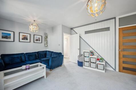 Lounge towards entrance hallway.jpg