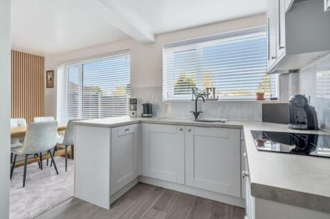 KitchenintoDiningArea