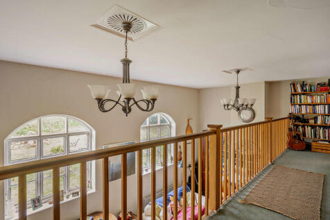 8642411-interior1...