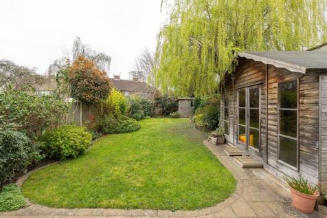 Fyfield Road, IG8