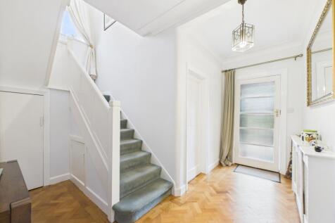 CAM02386G0-PR0141-STILL022