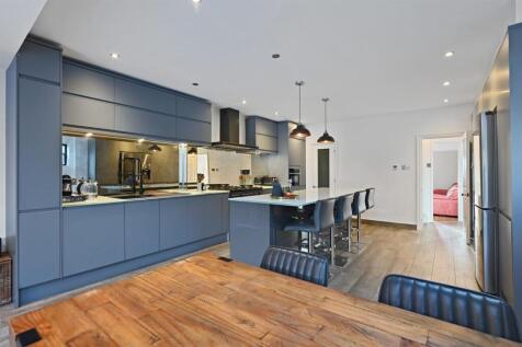 Kitchen Dining Area.jpg