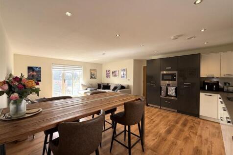 Open Plan Dining Kitchen and Lounge