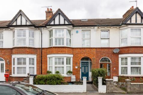 Waverley Road, E18
