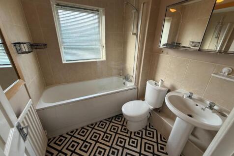 Bathroom.JPG