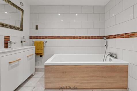 Curtis Stables 16.jpg