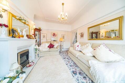 5 Portico Avenue lounge.jpg