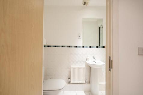 Downstairs ensuite ()