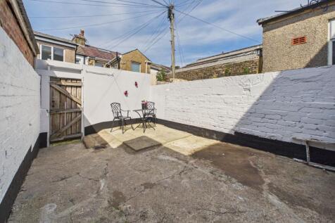 Generous, Low-Maintenance Courtyard