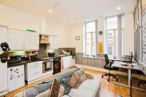 Lounge / Kitchen