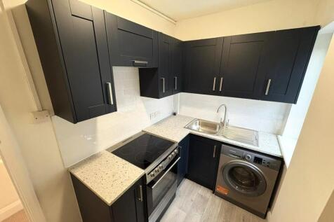 Kitchen 2.jpg