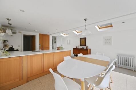 BCFBL - Becklow Road - Dinning B (4).JPG